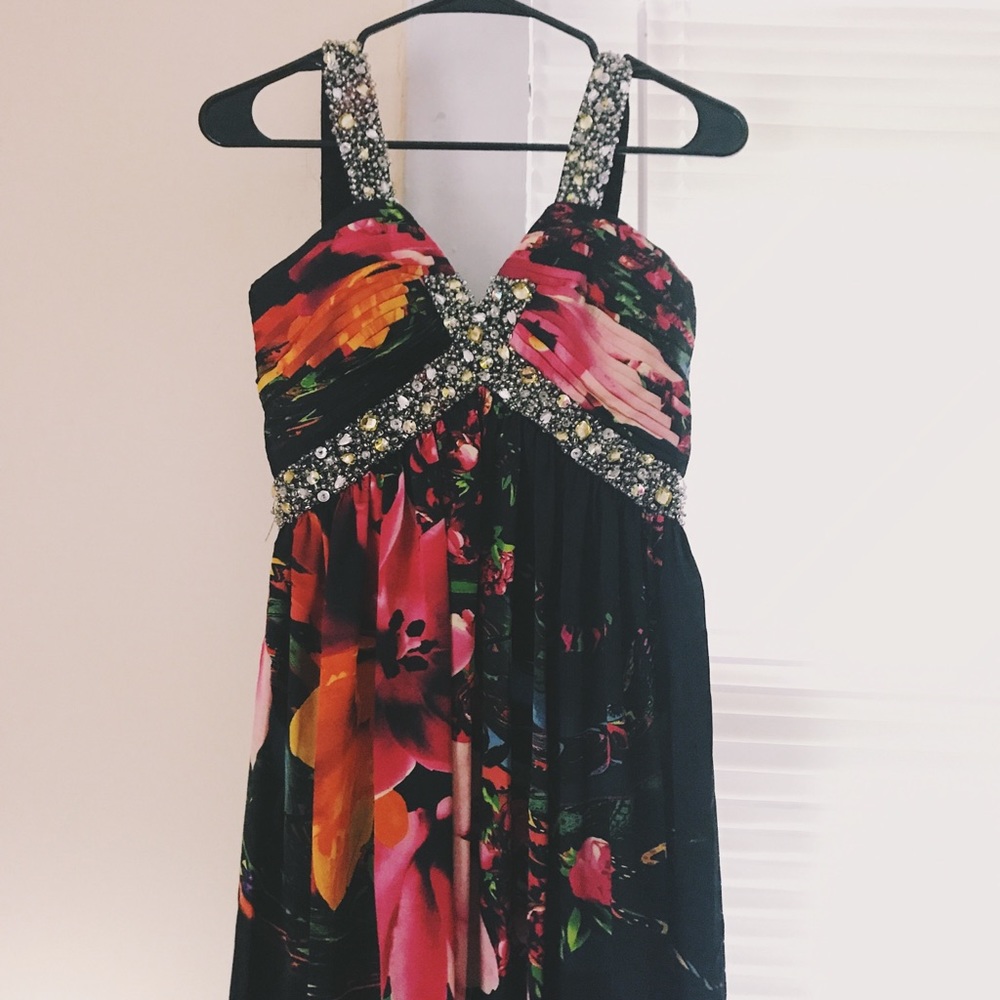 BLACK & FLORAL Gown